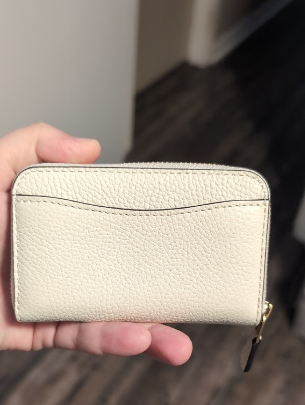 Coach Chalk Pebbled Leather Zip Card Case with Gold 'C' - Picture 4 of 7